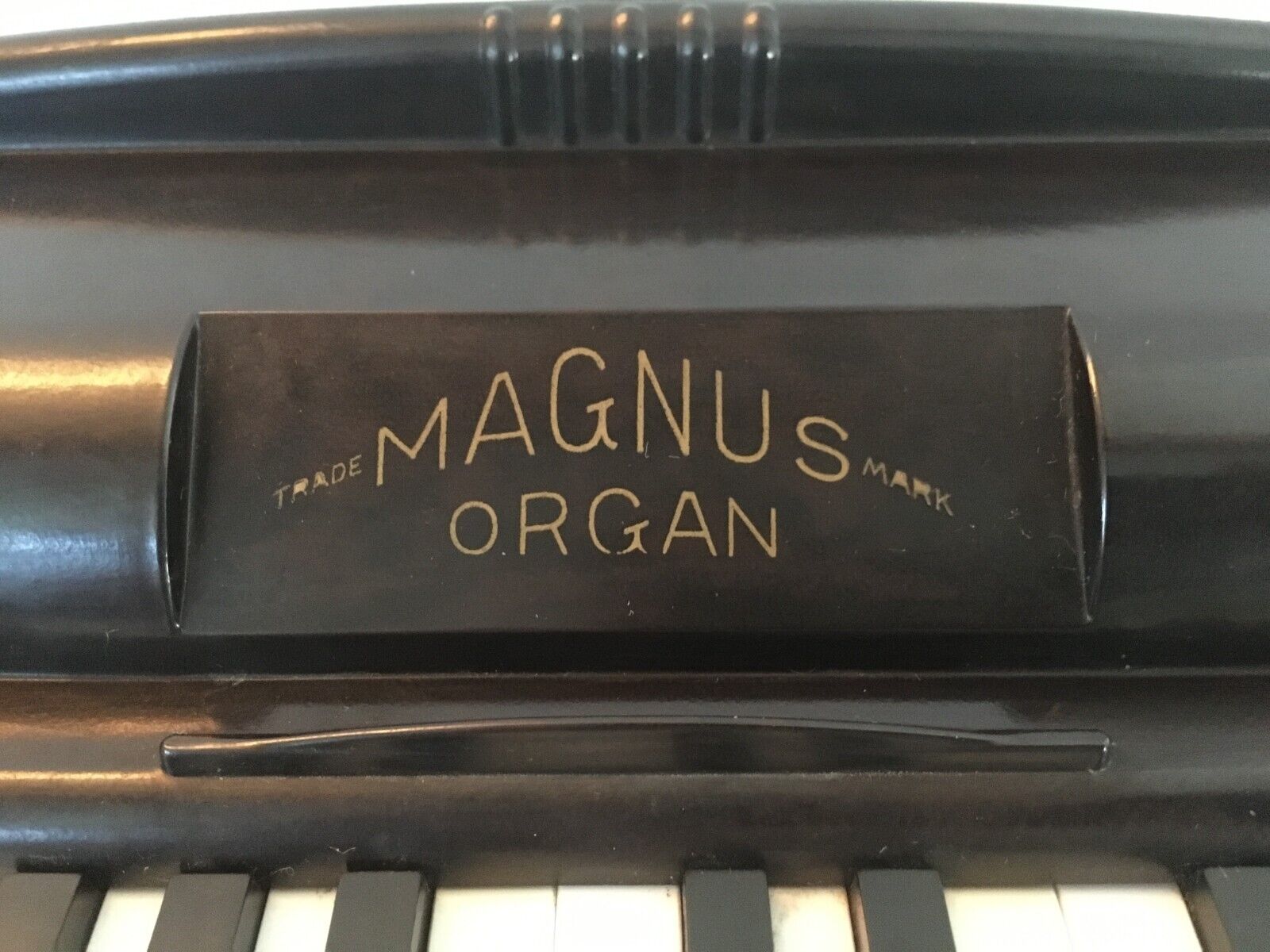1940's Early 50s Magnus Mini Tabletop Electric Organ #1510 Works Sounds Perfect
