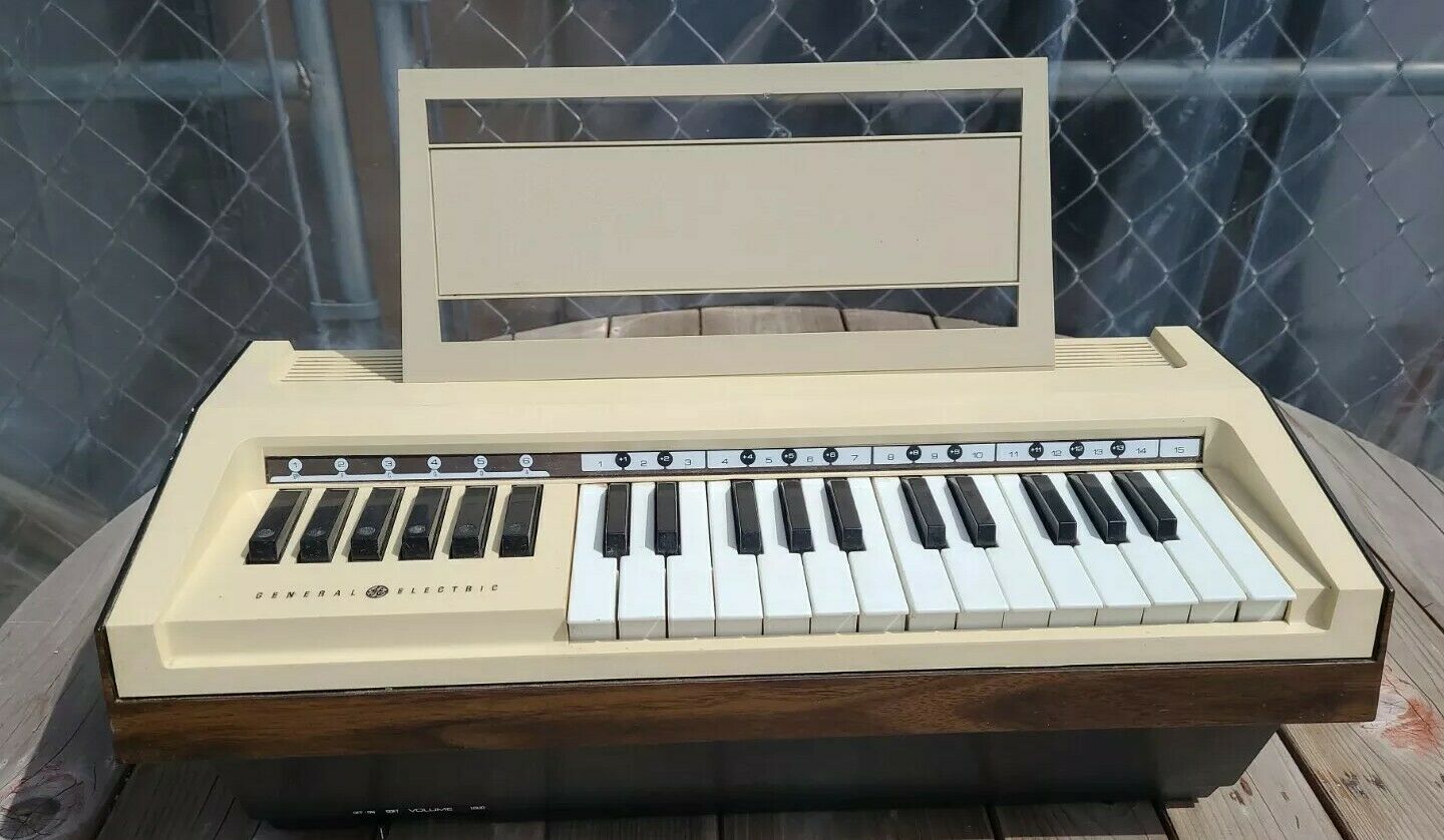 Vintage General Electric Ge Youth Electronics Chord Organ No. N5000a Beige Works